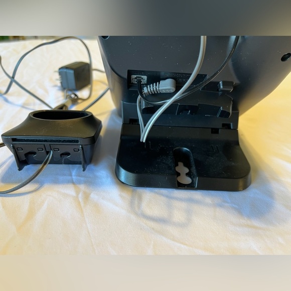 Panasonic KX-TGF570 Bluetooth Cordless Phone Answering Machine System - Picture 3 of 14